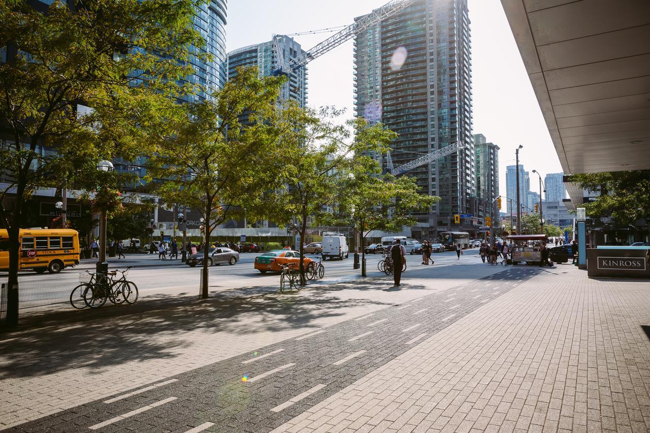 Cityscape Condo In Fort York Торонто Екстериор снимка