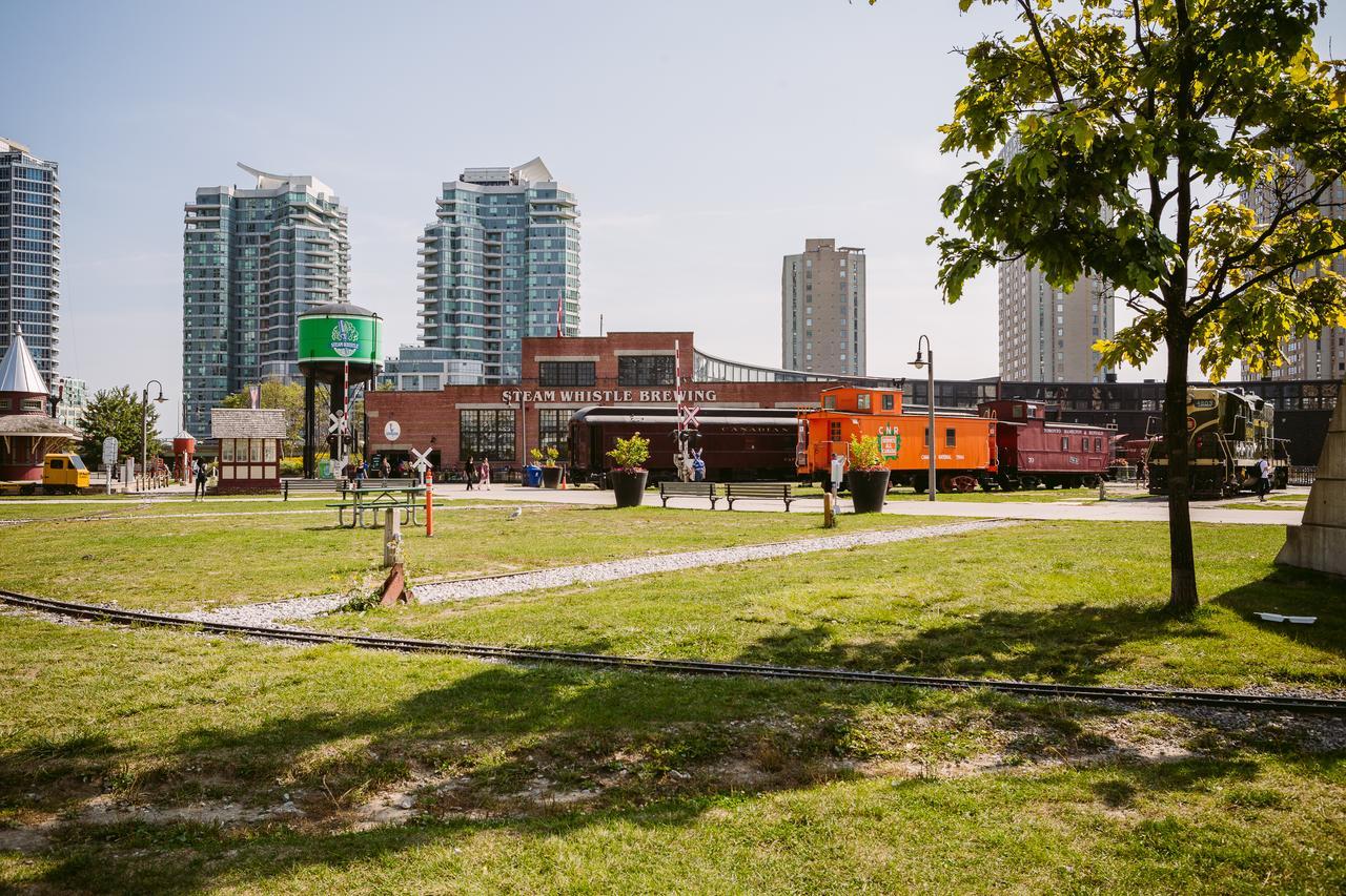 Cityscape Condo In Fort York Торонто Екстериор снимка